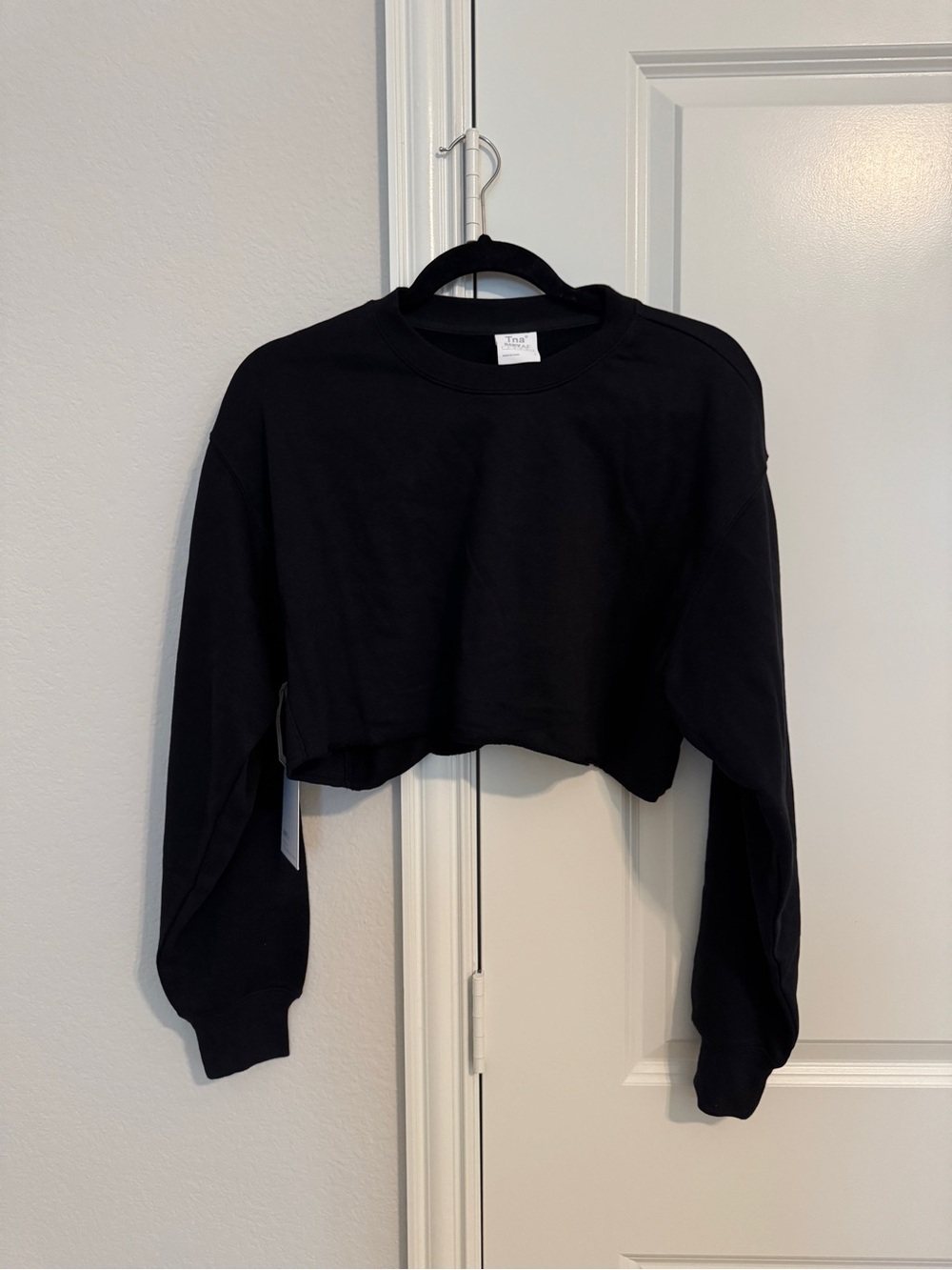 aritzia tna boyfriend cropped sweatshirt size 1 NWT